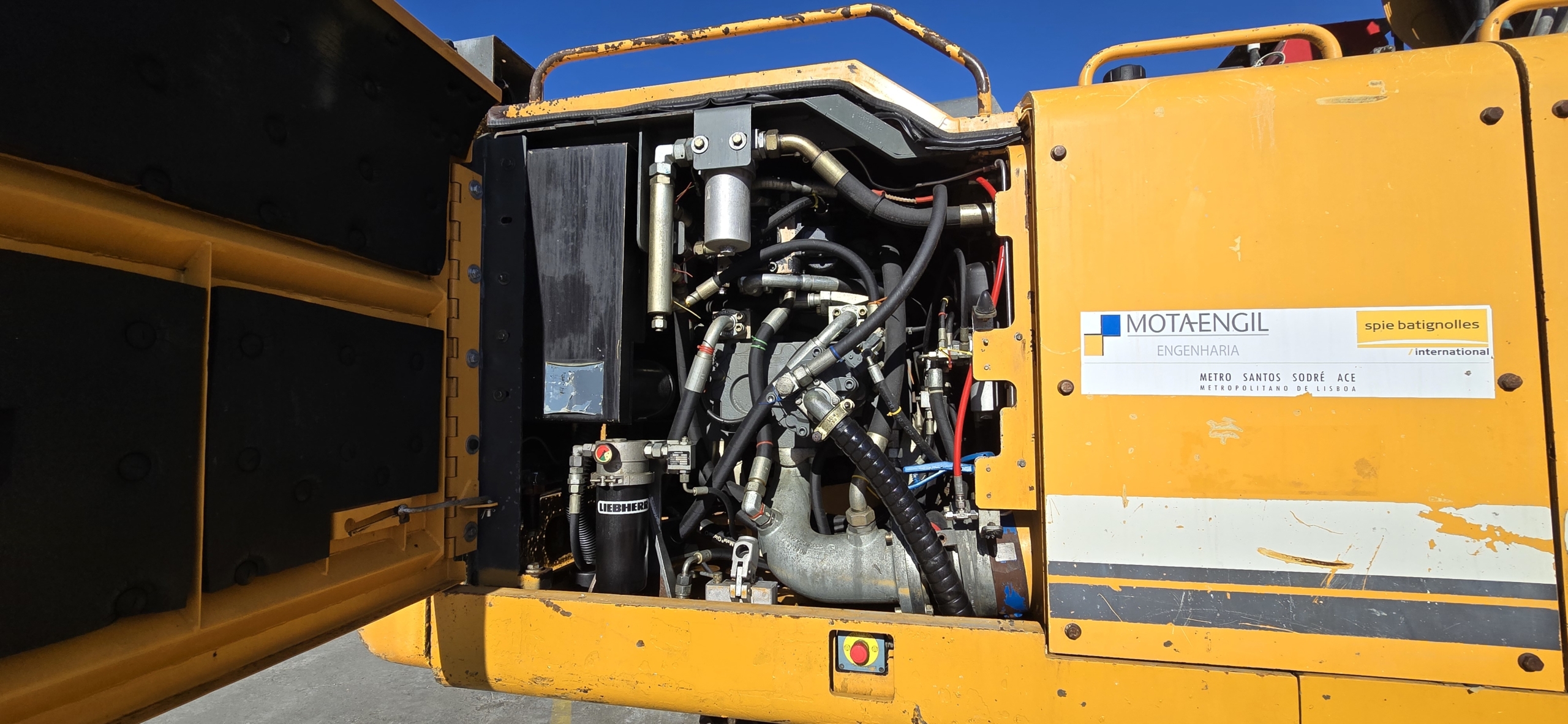 Pelle Liebherr R944 tunnel d'occasion 8